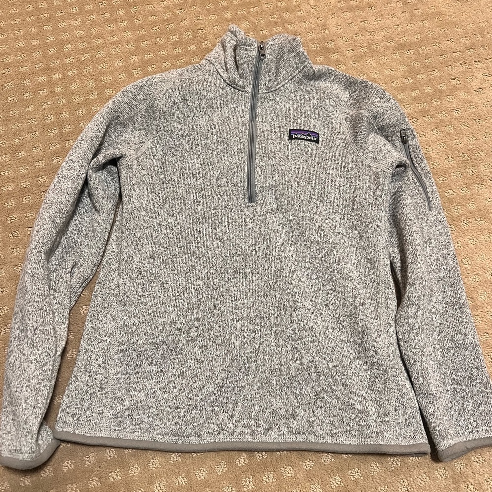 Patagonia quarter zip. Women’s size small in gray.